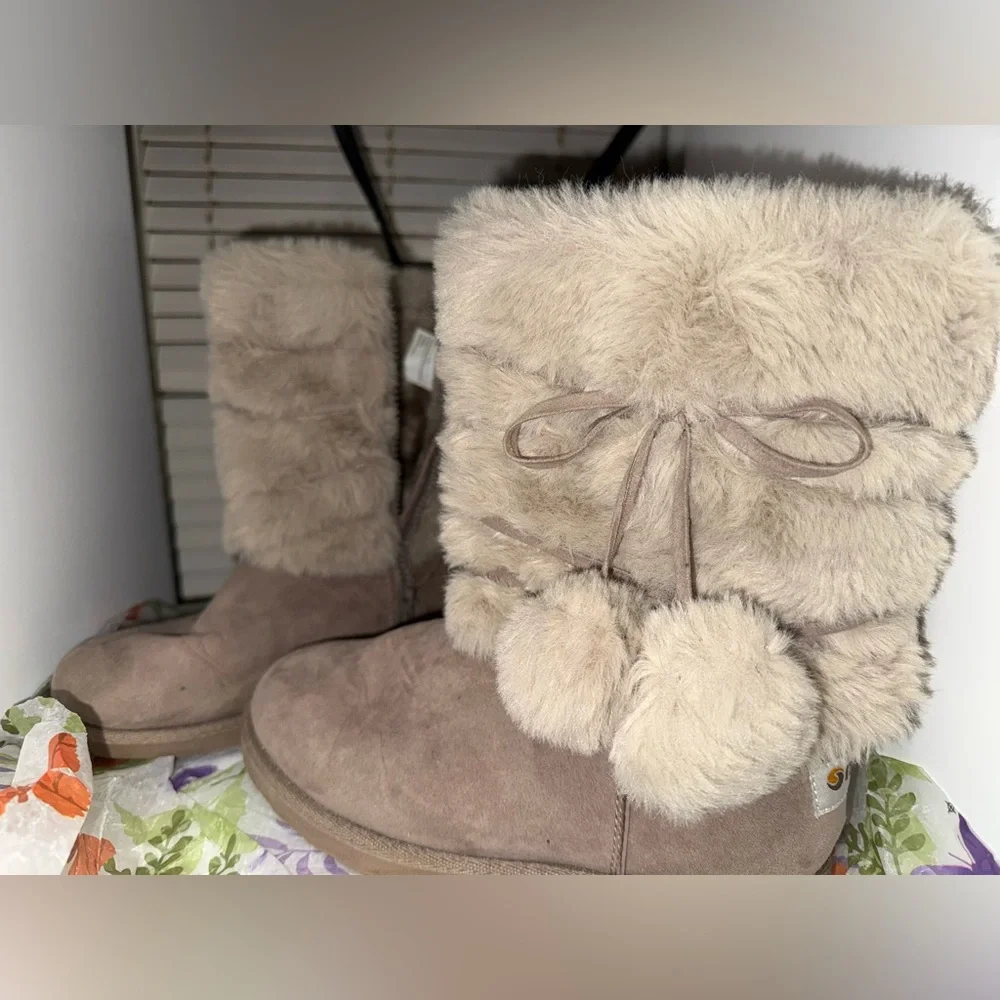 Makalu Faux Fur Winter Boots (Youth 3M) with flaws